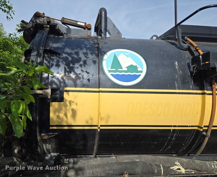 image for item EM7293 2012 International 7500 vacuum truck