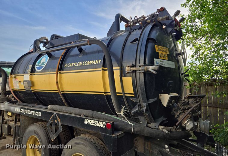 image for item EM7293 2012 International 7500 vacuum truck