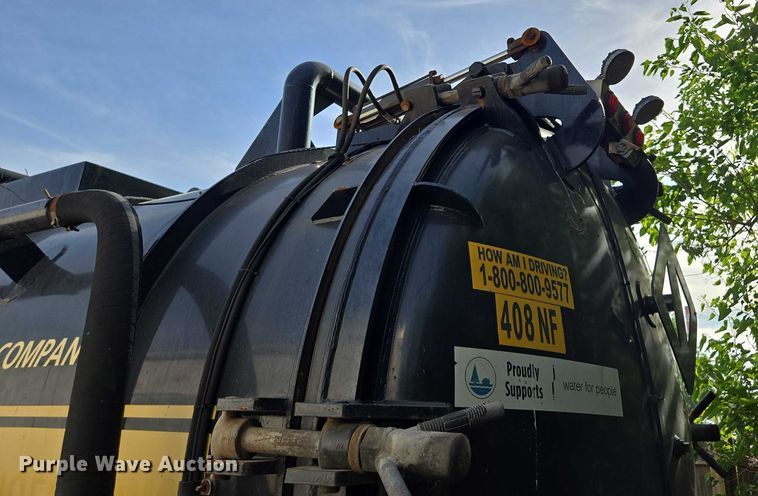 image for item EM7293 2012 International 7500 vacuum truck