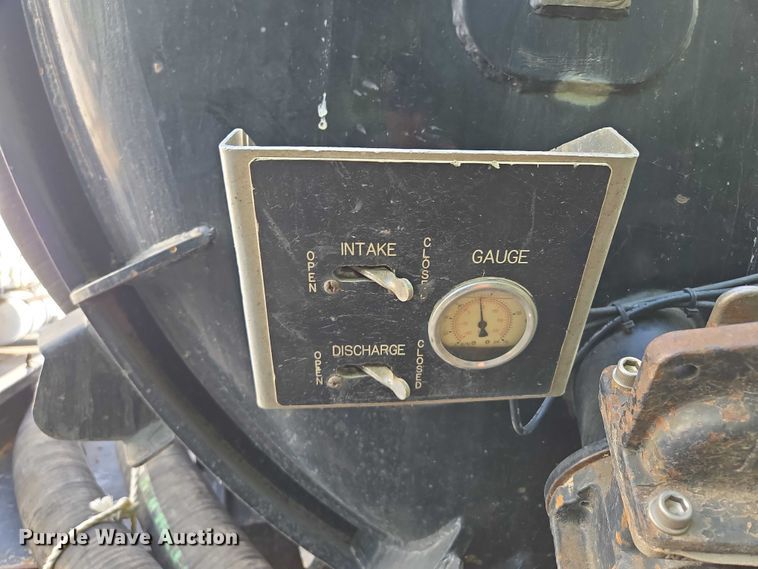 image for item EM7293 2012 International 7500 vacuum truck