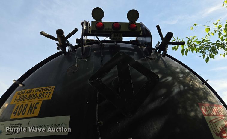 image for item EM7293 2012 International 7500 vacuum truck