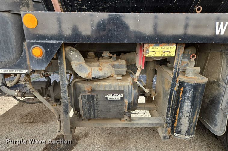 image for item EM7293 2012 International 7500 vacuum truck