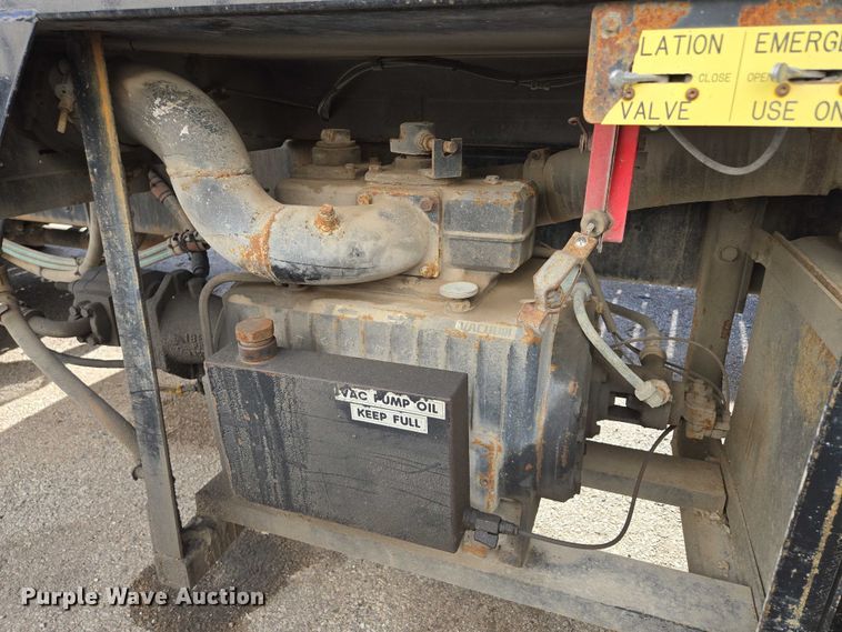 image for item EM7293 2012 International 7500 vacuum truck