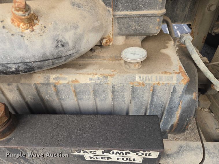 image for item EM7293 2012 International 7500 vacuum truck