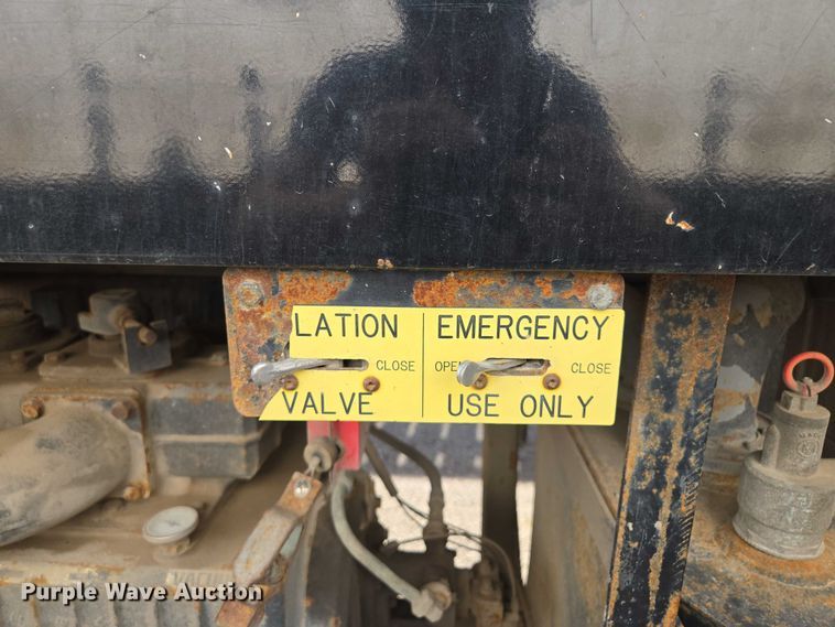 image for item EM7293 2012 International 7500 vacuum truck