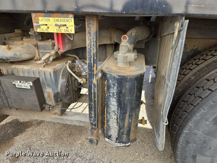 image for item EM7293 2012 International 7500 vacuum truck