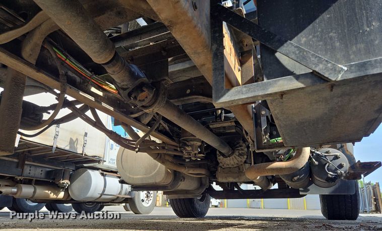 image for item EM7293 2012 International 7500 vacuum truck