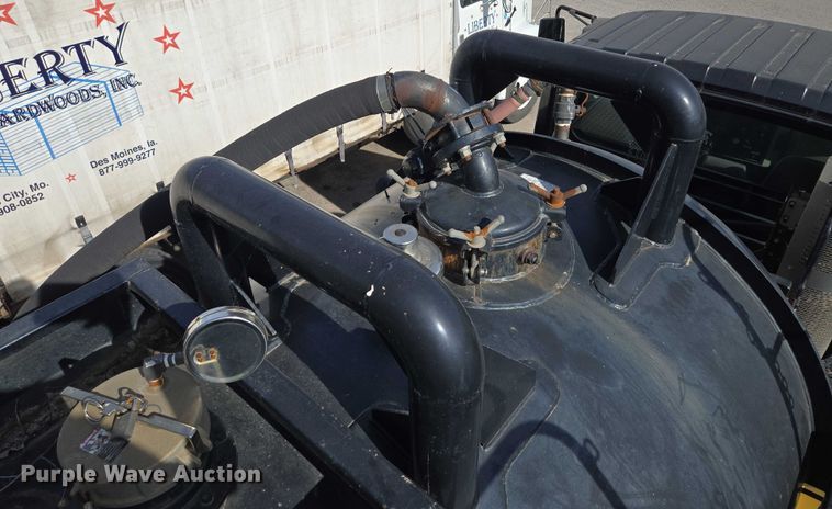 image for item EM7293 2012 International 7500 vacuum truck