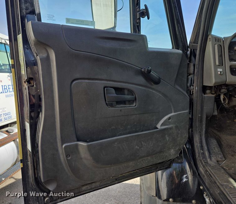 image for item EM7293 2012 International 7500 vacuum truck