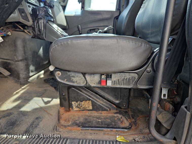 image for item EM7293 2012 International 7500 vacuum truck