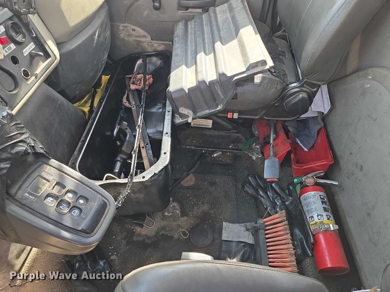 image for item EM7293 2012 International 7500 vacuum truck