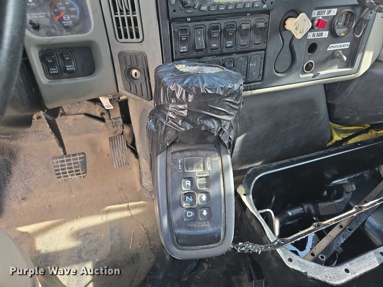 image for item EM7293 2012 International 7500 vacuum truck