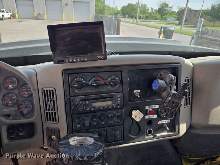 image for item EM7293 2012 International 7500 vacuum truck