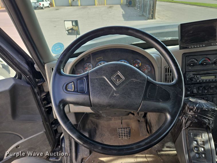 image for item EM7293 2012 International 7500 vacuum truck