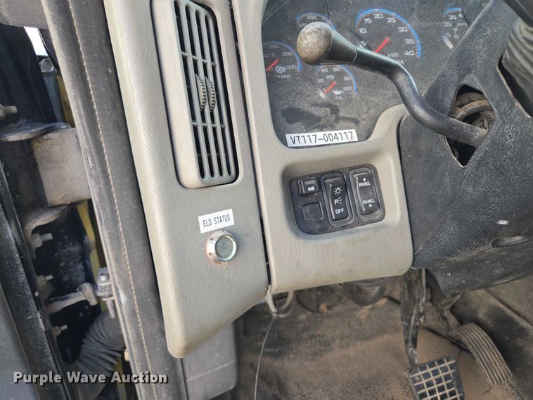 image for item EM7293 2012 International 7500 vacuum truck