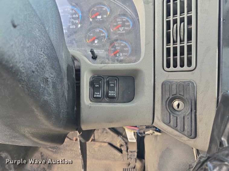 image for item EM7293 2012 International 7500 vacuum truck