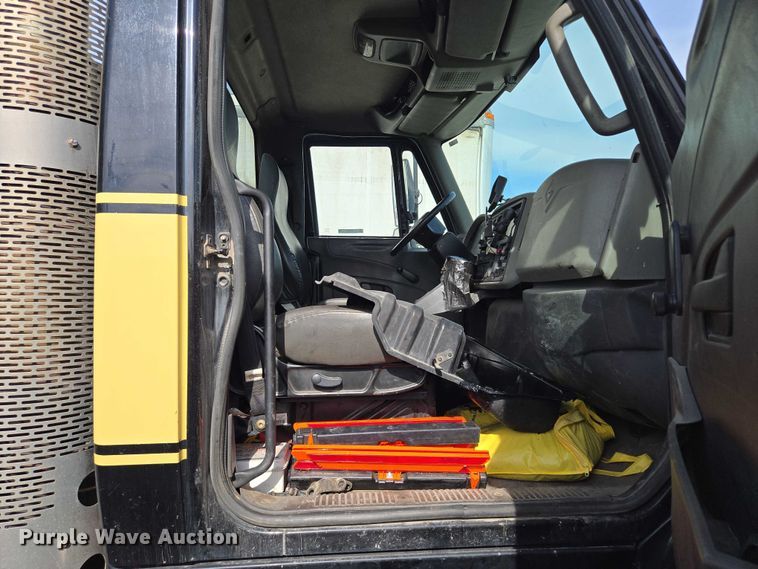 image for item EM7293 2012 International 7500 vacuum truck