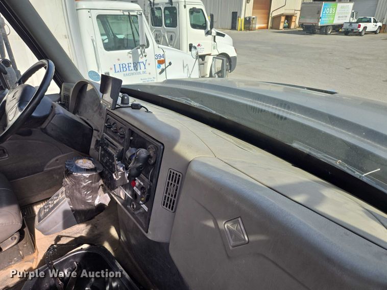 image for item EM7293 2012 International 7500 vacuum truck