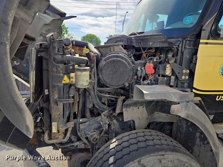 image for item EM7293 2012 International 7500 vacuum truck