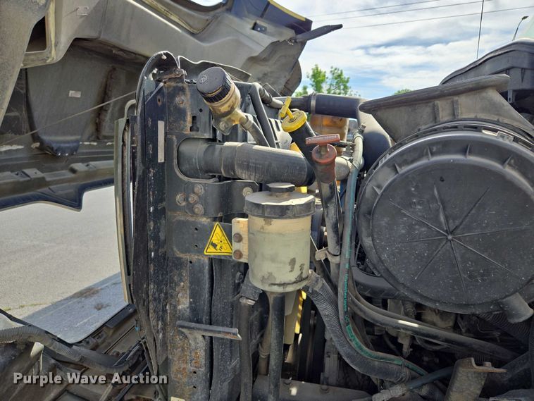 image for item EM7293 2012 International 7500 vacuum truck