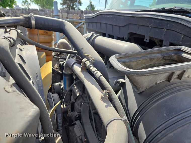 image for item EM7293 2012 International 7500 vacuum truck