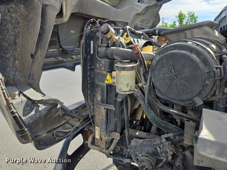 image for item EM7293 2012 International 7500 vacuum truck