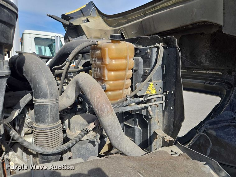 image for item EM7293 2012 International 7500 vacuum truck