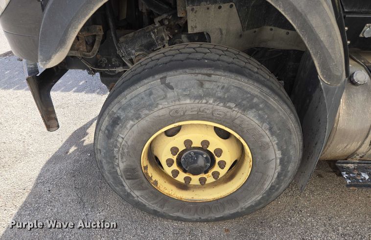 image for item EM7293 2012 International 7500 vacuum truck