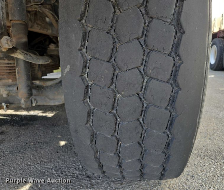 image for item EM7293 2012 International 7500 vacuum truck