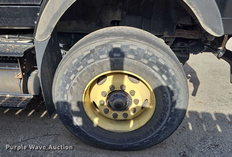 image for item EM7293 2012 International 7500 vacuum truck