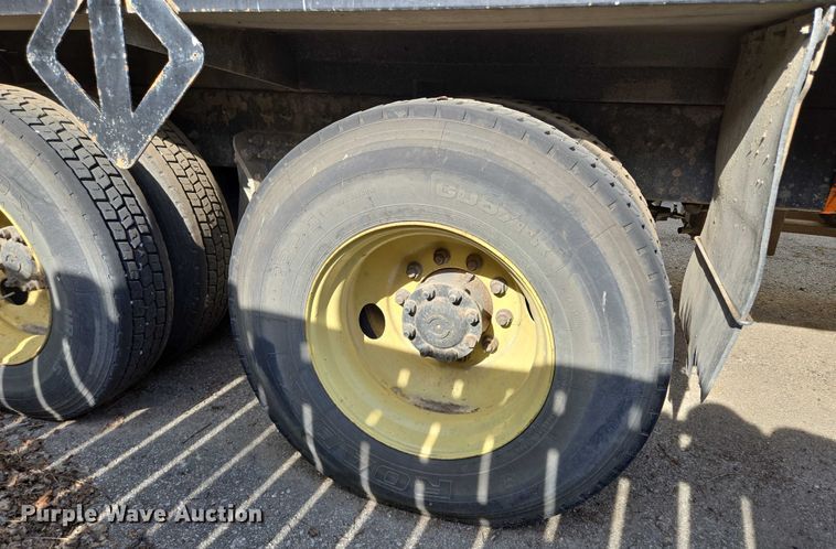 image for item EM7293 2012 International 7500 vacuum truck