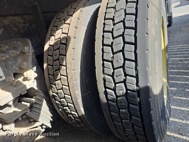 image for item EM7293 2012 International 7500 vacuum truck