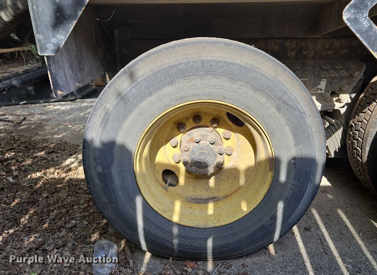 image for item EM7293 2012 International 7500 vacuum truck