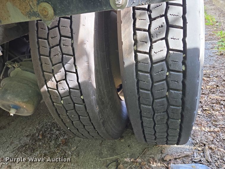 image for item EM7293 2012 International 7500 vacuum truck