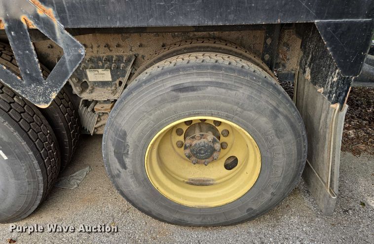 image for item EM7293 2012 International 7500 vacuum truck