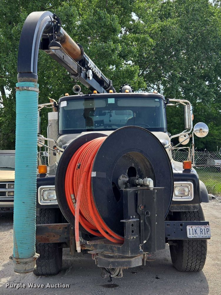 image for item EM7294 2006 International 5500i sewer jetter truck