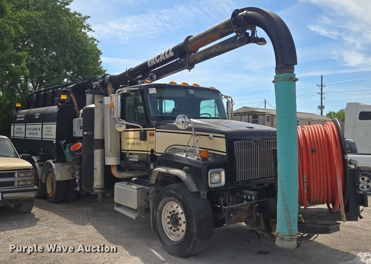 image for item EM7294 2006 International 5500i sewer jetter truck