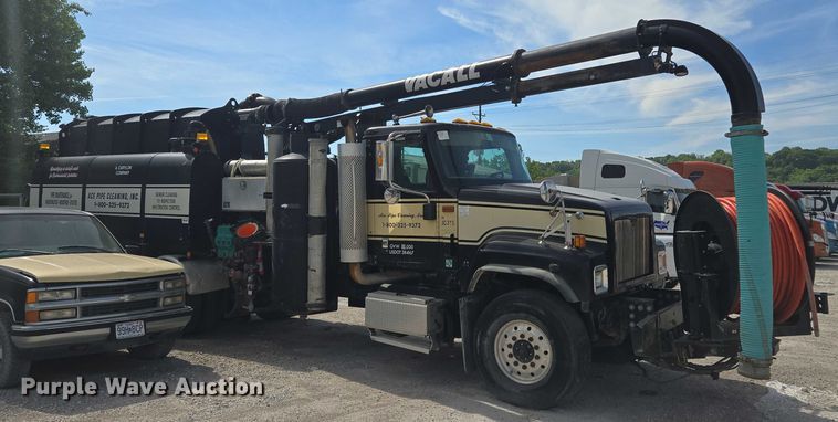 image for item EM7294 2006 International 5500i sewer jetter truck