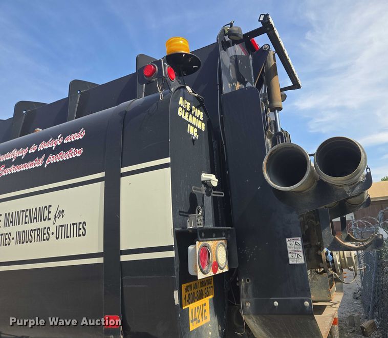 image for item EM7294 2006 International 5500i sewer jetter truck