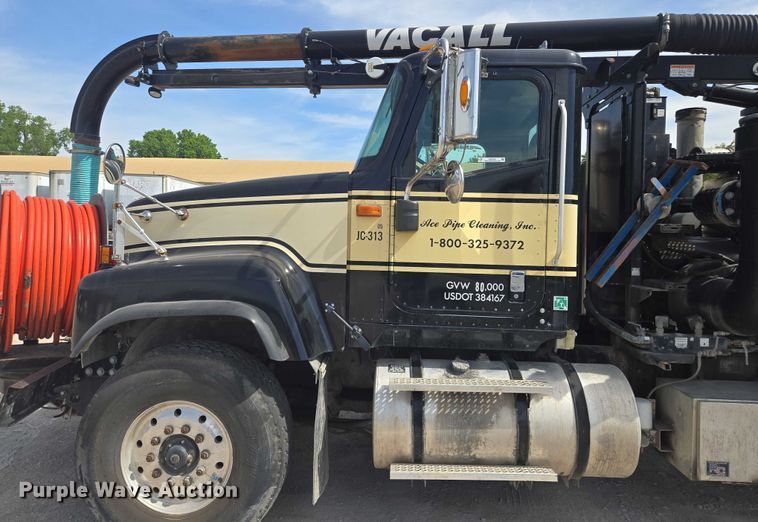 image for item EM7294 2006 International 5500i sewer jetter truck