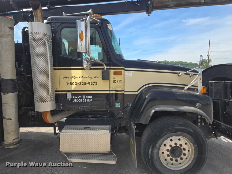 image for item EM7294 2006 International 5500i sewer jetter truck