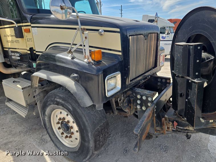 image for item EM7294 2006 International 5500i sewer jetter truck