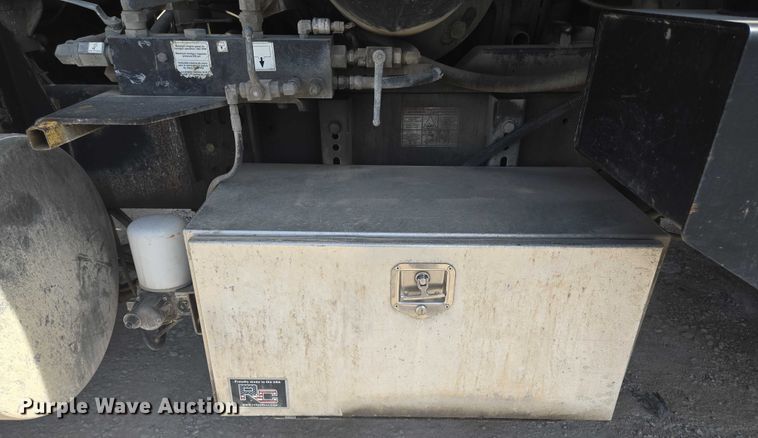 image for item EM7294 2006 International 5500i sewer jetter truck