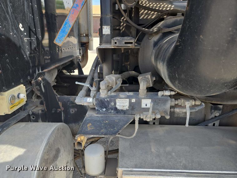 image for item EM7294 2006 International 5500i sewer jetter truck
