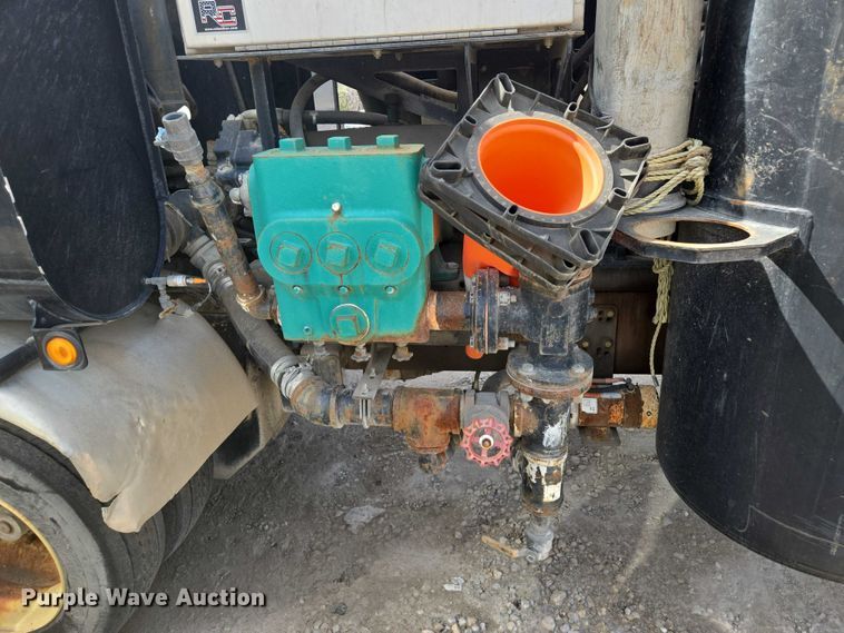 image for item EM7294 2006 International 5500i sewer jetter truck