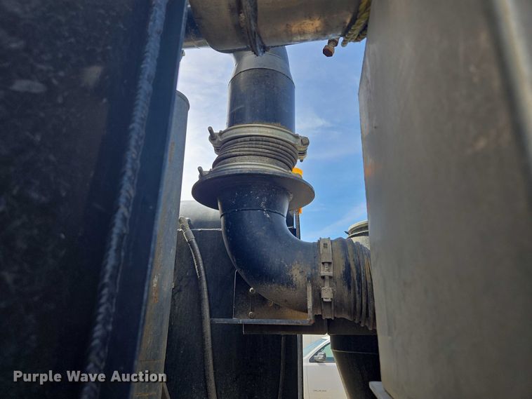 image for item EM7294 2006 International 5500i sewer jetter truck