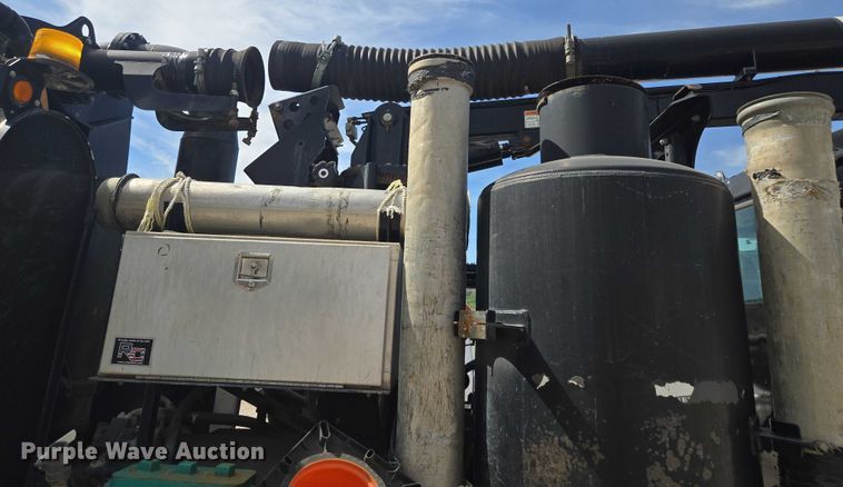 image for item EM7294 2006 International 5500i sewer jetter truck