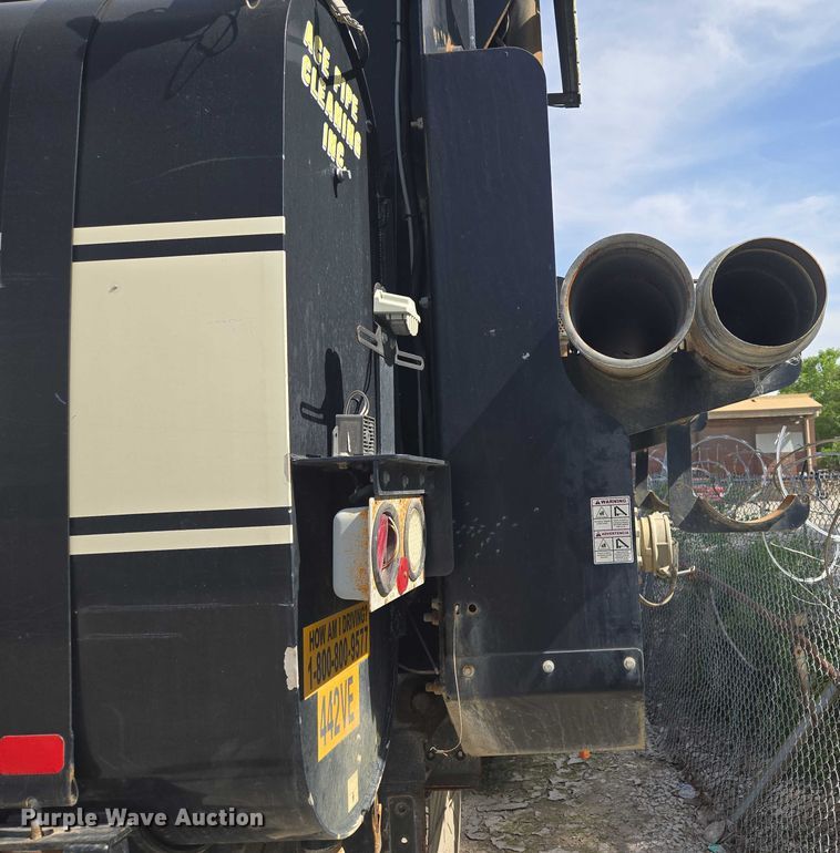 image for item EM7294 2006 International 5500i sewer jetter truck