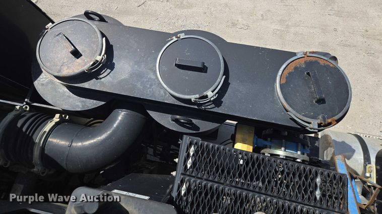 image for item EM7294 2006 International 5500i sewer jetter truck