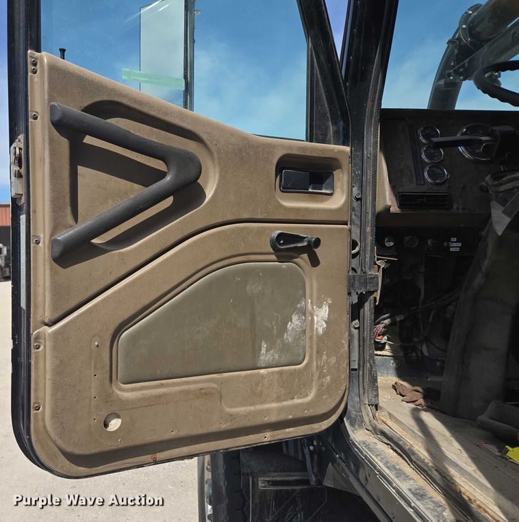 image for item EM7294 2006 International 5500i sewer jetter truck